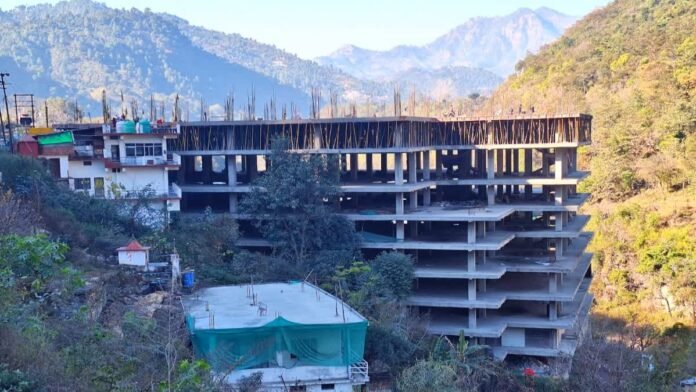 TEN STORY BUILDING CONSTRUCTION