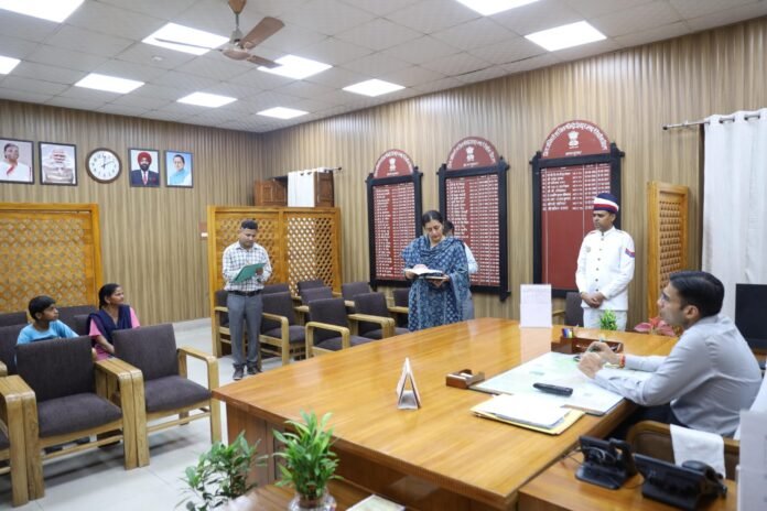 सीएम के निर्बल प्रथम के संकल्प, को सार्थक करते डीएम सविन