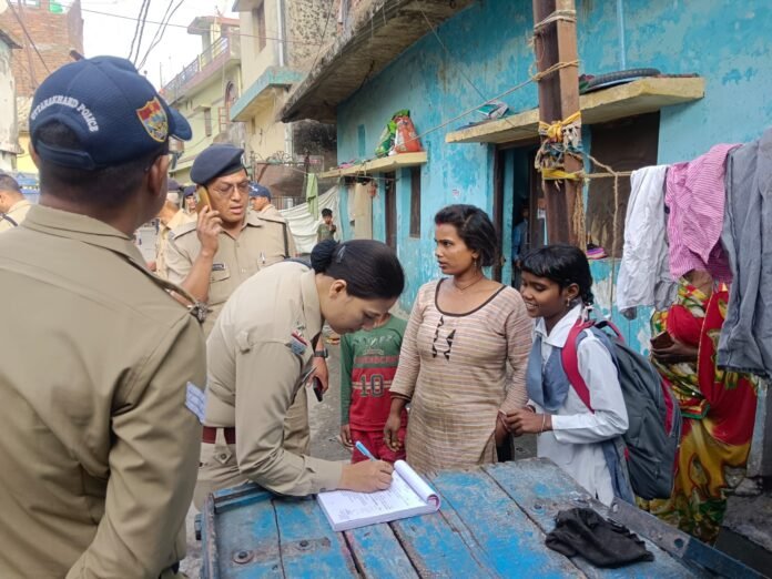 दून पुलिस ने चलाया अलग अलग थानों में सत्यापन अभियान