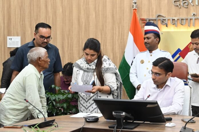 मुख्यमंत्री की प्रेरणा, से उत्तरोत्तर जन विश्वास कायम करता जिला प्रशासन का सोमवार जन दर्शनः