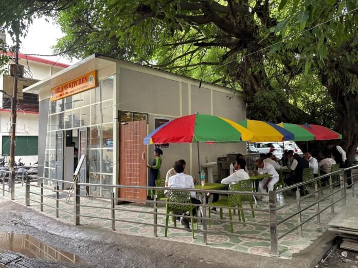 सीएम के आत्मनिर्भर महिला समूह के संकल्प को बढाता जिला प्रशासन