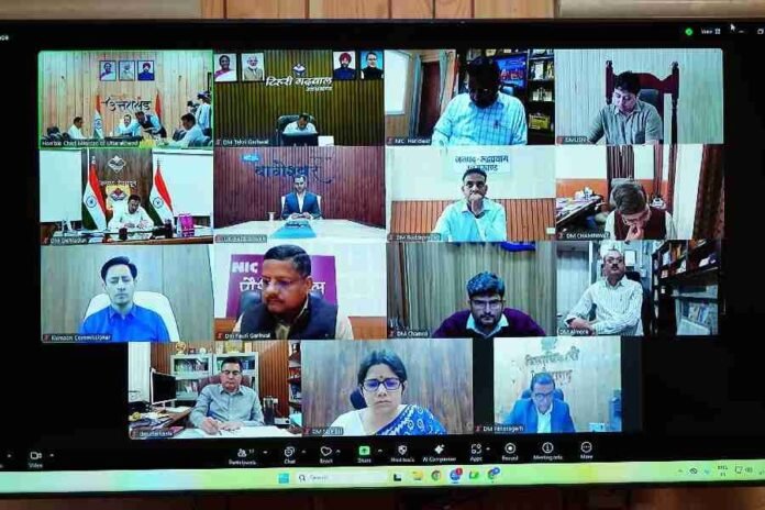 मुख्यमंत्री ने जिलाधिकारियों को दिए निर्देश- जनसेवाओं में सुधार, सड़कों की मरम्मत, पेयजल आपूर्ति व वन अग्नि नियंत्रण पर दिया जाए विशेष जोर