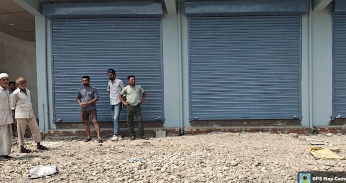 फिर एमडीडीए का चला हंटर अवैध 6 दुकानों को किया गया सीलिंग