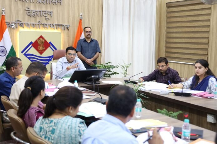 लगभग 900 बीघा भूमि पर जिला प्रशासन ने लहराया अपना परचम