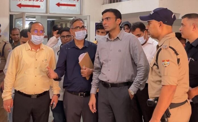 डीएम का पूरे 2 घंटे का औचक निरीक्षण, चिकित्सालय को दे गया सौगात, जल्द होगा अस्पताल का अपना SNCU,बड़ा टीकाकरण केन्द्र