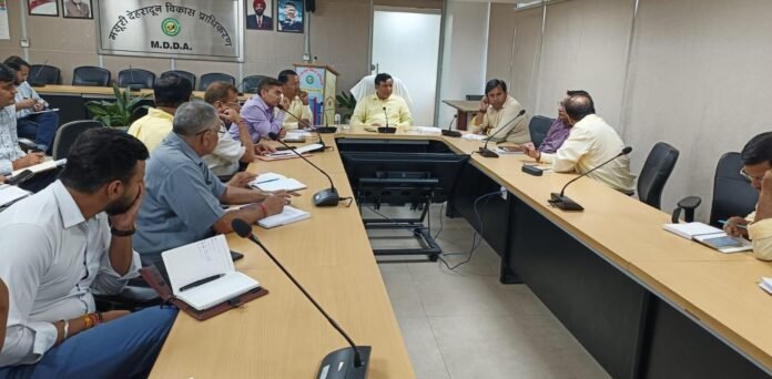 एमडीडीए उपाध्यक्ष बंशीधर तिवारी ने मसूरी देहरादून विकास प्राधिरकण द्वारा प्राधिकरण के कार्यों की समीक्षा बैठक ली गयी जिसमें उपाध्यक्ष द्वारा निम्न बिन्दुओं पर चर्चा की गई तथा कार्यवाही