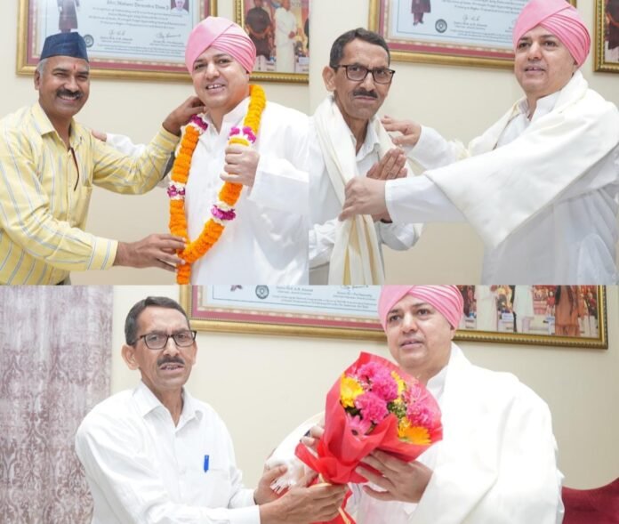 उत्तराखण्ड राज्य आंदोलनकारी सम्मान परिषद के उपाध्यक्ष ने श्री दरबार साहिब में टेका मत्था