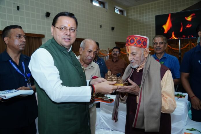 सीएम धामी ने लोकतंत्र सेनानियों की मुद्दों के तत्परता से निस्तारण के लिए शासन स्तर पर नोडल अधिकारी नामित करने के निर्देश दिए