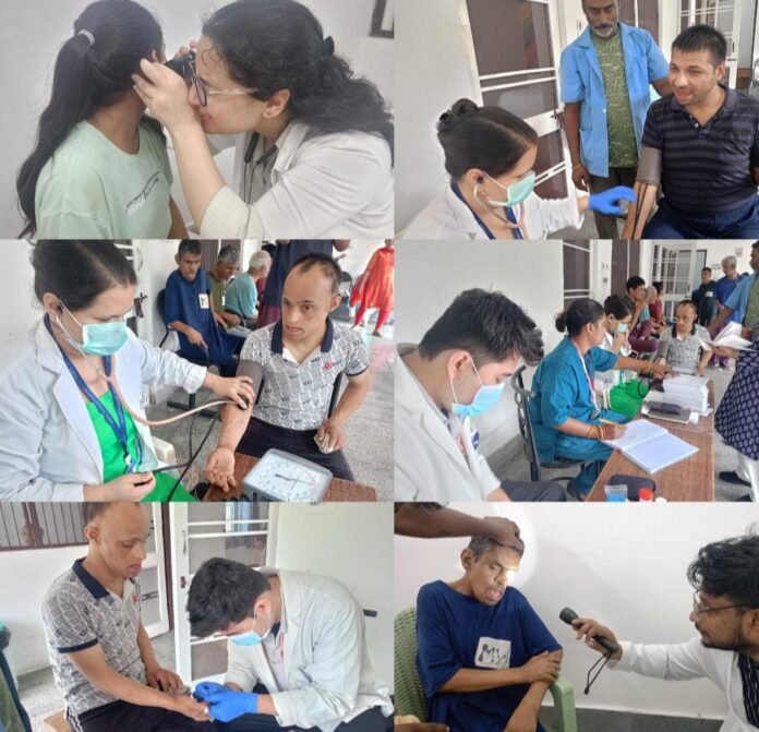 श्री महंत इन्दिरेश अस्पताल द्वारा चैशायर होम्स में निःशुल्क स्वास्थ्य शिविर का आयोजन