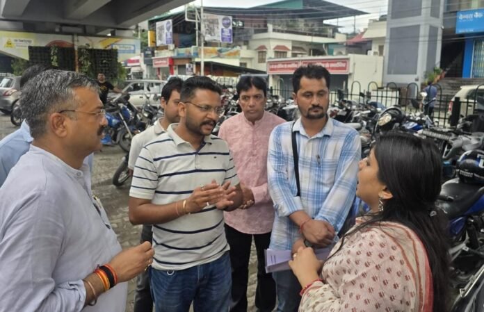 बल्लूपुर फ्लाईओवर के नीचे बनेगा मिनी प्लेग्राउंड , मेयर सौरभ थपलियाल ने दिए निर्देश