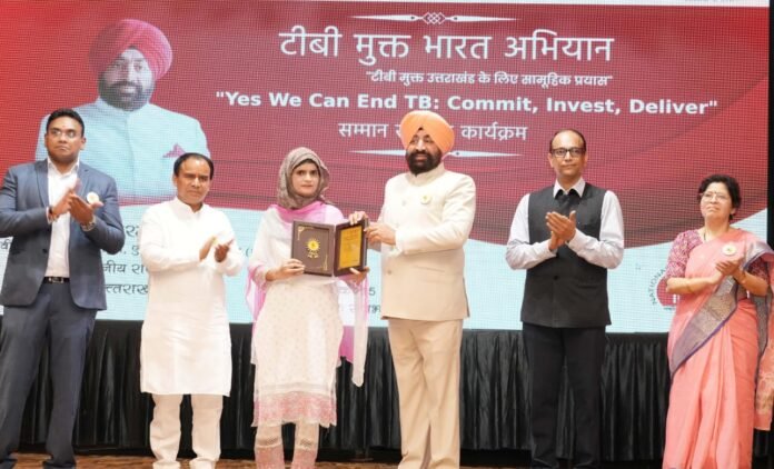 राज्यपाल ने टीबी मुक्त भारत अभियान में उत्कृष्ट योगदान देने वाले लोगों को किया सम्मानित