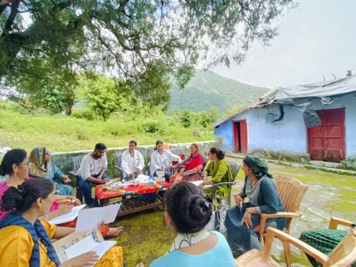 संवेदनशील प्रशासन; आपदाग्रस्त गांव बटोली प्रभावितों के द्वार, लगाया मेडिकल कैम्प