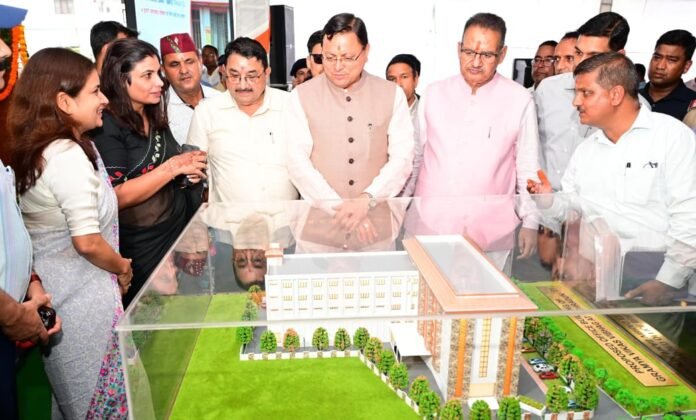 मुख्यमंत्री डांडा नूरीवाला सहस्रधारा रोड, देहरादून में आयोजित कार्यक्रम में प्रतिभाग करते हुए ₹58.32 करोड़ लागत से बनने वाले ग्राम्य विकास भवन का शिलान्यास किया
