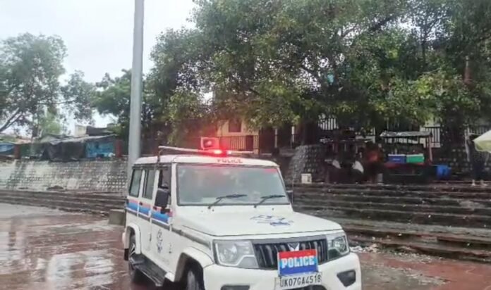 भारी बरसात के चलते हाई अलर्ट पर दून पुलिस