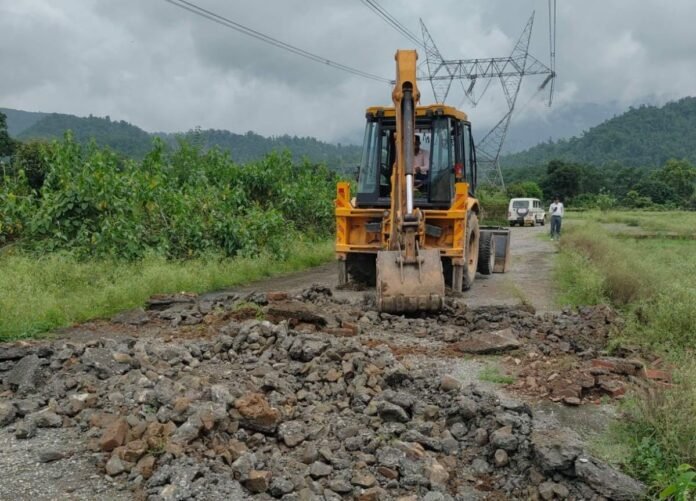 प्राधिकरण क्षेत्रान्तर्गत,रानीपोखरी डोईवाला देहरादून के डांडी व भोगपुर में की जा रही अवैध प्लाॅटिंग पर ध्वस्तीकरण की कार्यवाही की गयी