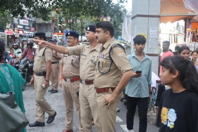 बहनों के त्यौहार में न हो दिक्कत, रक्षाबन्धन पर्व के दौरान यातायात व्यवस्था का सुचारू संचालन सुनिश्चित करने एसएसपी स्वयं उतरे सडको पर