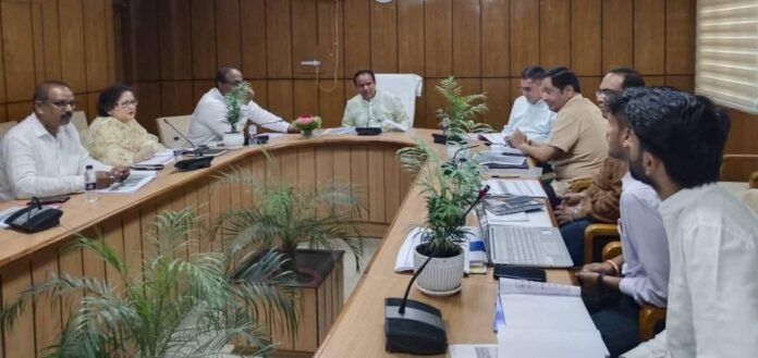 सहकारी समितियों में शीघ्र होगी 279 कैडर सचिवों की भर्तीः डॉ. धन सिंह रावत