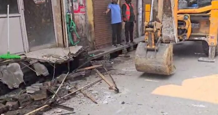 काशीपुर में उपद्रव के बाद चला बुलडोज़र, अतिक्रमण पर प्रशासन की बड़ी कार्रवाई