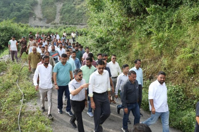 अंतिम व्यक्ति को रिलिफ पहुंचाए बिना चैन से नहीं बैठेगा जिला प्रशासन कंडियाना वासियों का होगा विस्थापन डीएम ने गठित की समिति