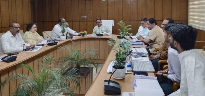 सहकारी समितियों में शीघ्र होगी 279 कैडर सचिवों की भर्तीः डॉ. धन सिंह रावत