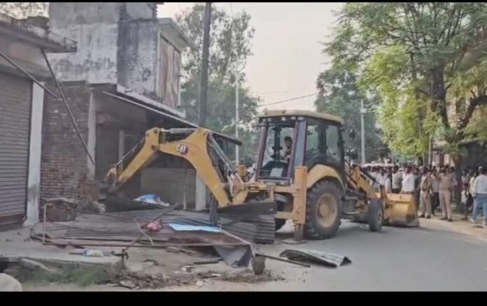 UKSSSC पेपर लीक मामले में मुख्य आरोपी के परिवार पर बड़ी कार्रवाई