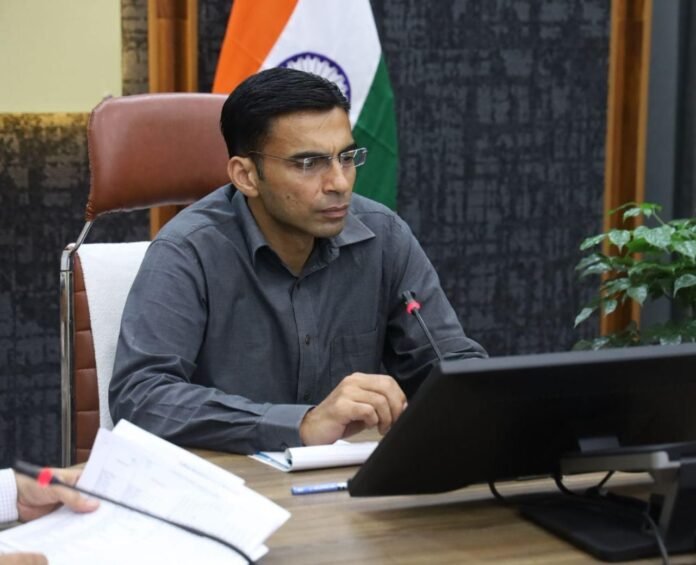 सीएम हेल्पलाईन मायने मेरी,हम सब अफसरों की विभागों की हेल्पलाईनः डीएम