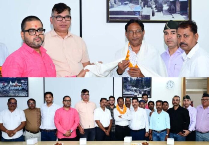 सूचना विभाग में 36 वर्ष की सेवा पूर्ण कर सेवानिवृत्त हुए वरिश्ठ प्रशासनिक अधिकारी मुकेश कुमार