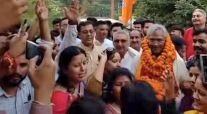 ये जश्न ऐसा, जैसे “बेगानी शादी में अब्दुल्ला दीवाना.!” आंदोलन युवाओं का, आतिशबाज़ी नेताओं के घर, श्रेय चुराने की सियासत हुई बेनकाब.!