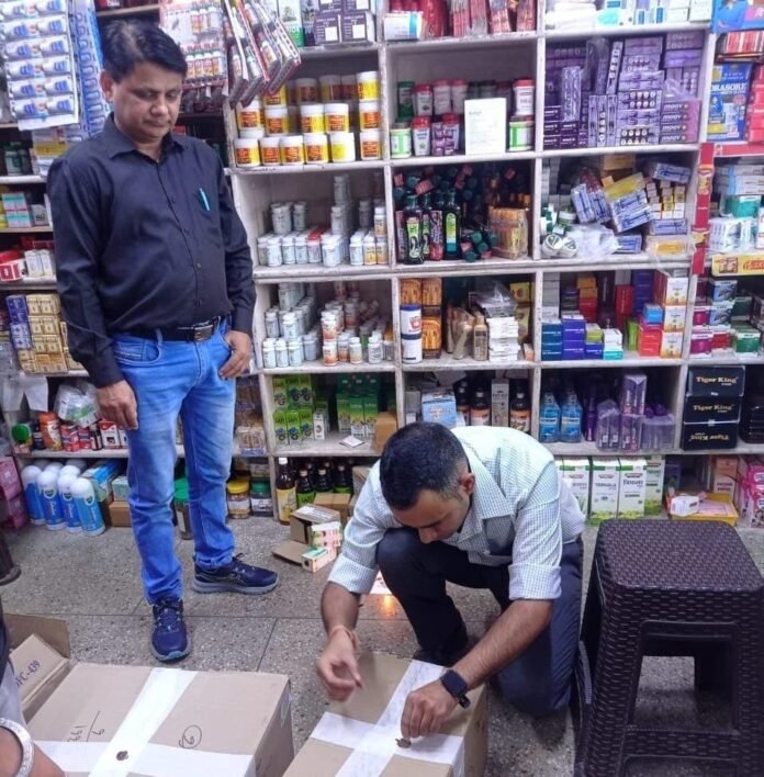 मुख्यमंत्री धामी के सख्त निर्देश – बच्चों की सुरक्षा के लिए कफ सिरप बिक्री पर सख्त निगरानी, दर्जनों मेडिकल स्टोर्स के लाइसेंस रद्द