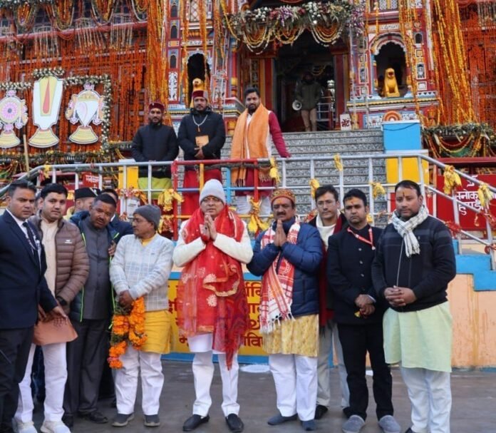 मुख्यमंत्री पुष्कर सिंह धामी ने किए बदरीविशाल के दर्शन