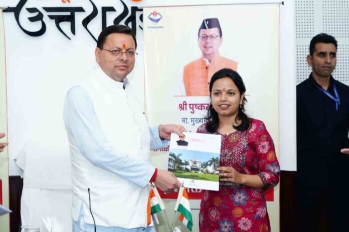 सीएम धामी ने सहायक समीक्षा अधिकारियों को सौंपे नियुक्ति पत्र, युवाओं को दिया संदेश..