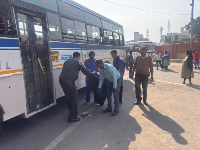 धामी सरकार का संकल्प : आईएसबीटी को बनाया जाएगा स्वच्छता व व्यवस्था का आदर्श मॉडल, एमडीडीए ने तैयार की व्यापक रणनीति