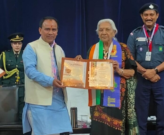 कैबिनेट मंत्री डॉ. धन सिंह रावत ‘सिल्वर एलीफेंट अवार्ड’ से सम्मानित