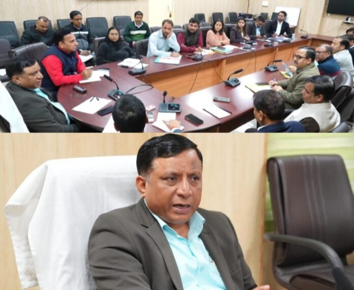 महानिदेशक सूचना बंशीधर तिवारी ने जिला सूचना अधिकारियों को सरकार की जन-कल्याणकारी कार्यक्रमों एवं योजनाओं की जानकारी जन-जन तक पहॅुंचाने के लिए प्रभावी संचार रणनीति बनाकर पेशेवर दक्षता के साथ काम करने के निर्देश दिए हैं