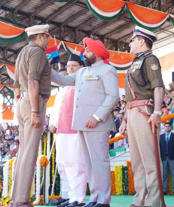 राज्य स्थापना के रजत जयंती समारोह में राज्यपाल ने ली रैतिक परेड की सलामी, समारोह में 8 महानुभावों को राज्य गौरव सम्मान से किया गया सम्मानित