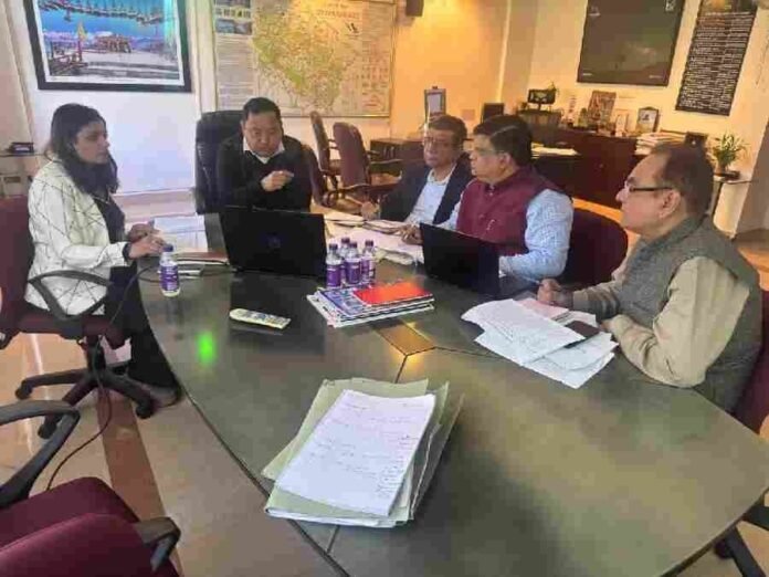 सीमान्त गाँवों के विकास एवं पलायन रोकथाम हेतु ठोस कार्ययोजना तैयार करने के निर्देश, सचिव ग्राम्य विकास ने सभी जनपदों के अधिकारियों के साथ की विस्तृत समीक्षा