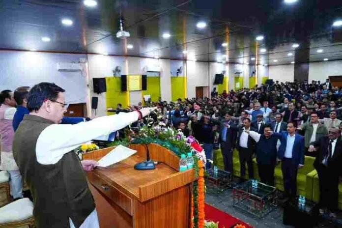 मुख्यमंत्री धामी ने संविधान दिवस के अवसर पर आयोजित कार्यक्रम में भारत के संविधान की उद्देशिका की दिलाई शपथ, अभियोजन विभाग की पत्रिका का किया विमोचन