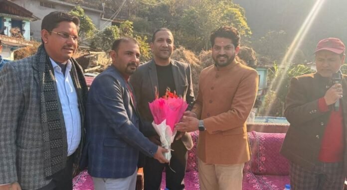 सिगुणी ग्राम में जिलाधिकारी प्रशांत कुमार आर्य ने जनता दरबार में सुनी ग्राम वासियों की समस्याएं