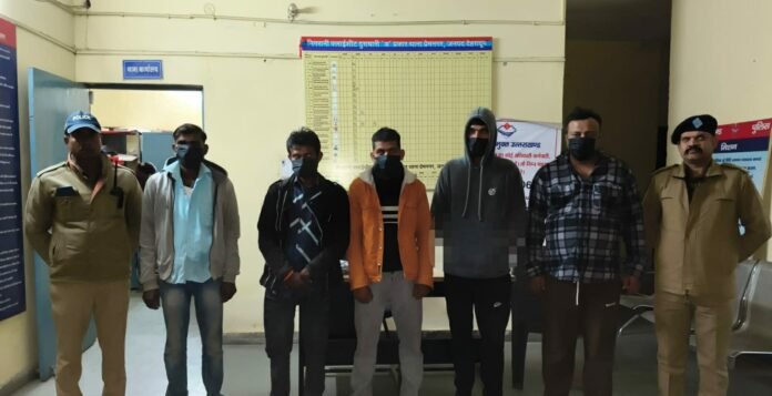 सरेराह दबंगई दिखाने वालों को दून पुलिस ने पढ़ाया कानून का पाठ