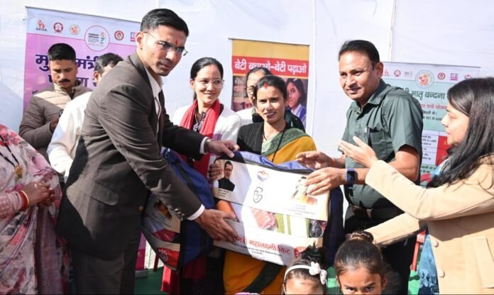 विकासखंड डोईवाला के दूरस्थ इठारना में सरकार जनता के द्वार; डीएम ने सुनी जन समस्याएं; अधिकतर समस्याओं का निस्तारण