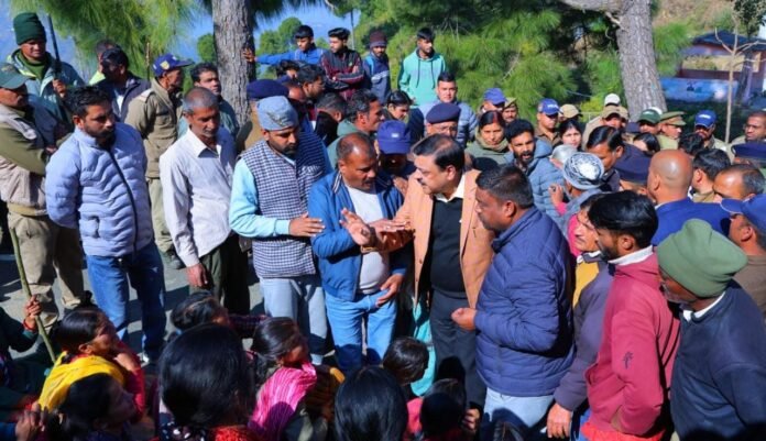 जनपद पौड़ी में बढ़ते मानव-वन्यजीव संघर्ष को गंभीरता से लेते हुए मुख्यमंत्री के निर्देशों के क्रम में शासन स्तरीय अधिकारियों का दल पहुंचा पौड़ी