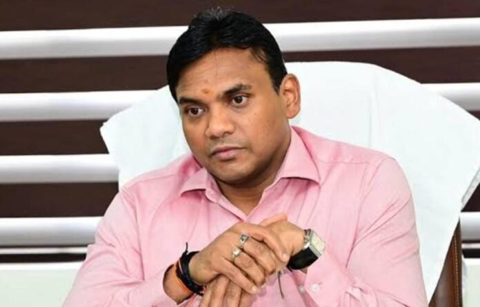 धामी सरकार की सख्ती, क्रिसमस–नववर्ष पर होटल-रेस्टोरेंट और मिठाई प्रतिष्ठानों पर विशेष खाद्य सुरक्षा अभियान