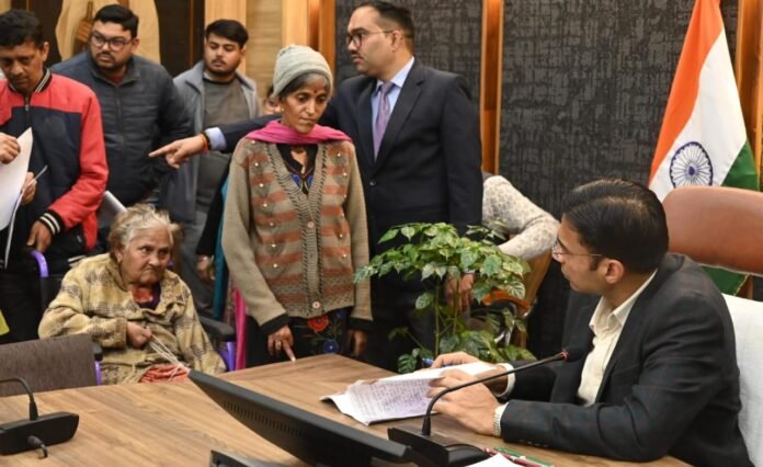 मुख्यमंत्री की जननीतियों से प्रेरित डीएम जनदर्शनः सुनवाई से समाधान तक भरोसे का सफर