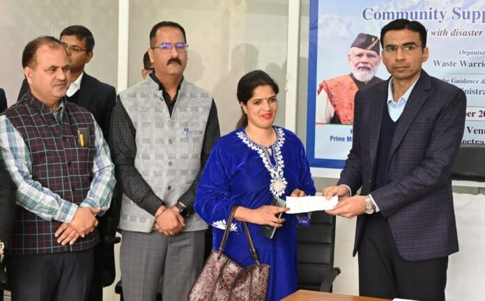 आपदा में बिखरे 48 परिवारों को जिला प्रशासन ने वितरित की 17 लाख की आर्थिक सहायता