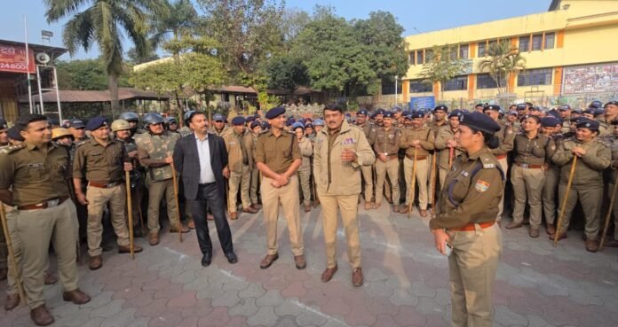 धरना प्रदर्शन ड्यूटी में नियुक्त पुलिस बल को एसएसपी देहरादून द्वारा किया गया ब्रीफ