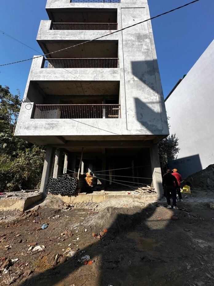 एमडीडीए उपाध्यक्ष बंशीधर तिवारी के नेतृत्व में अवैध निर्माणों पर सख्त कार्रवाई जारी, मालसी-मसूरी रोड़ व ग्राफिक ऐरा यूनिवर्सिटी रोड़ पर की गई अवैध निर्माणों पर सीलिंग की कार्यवाही