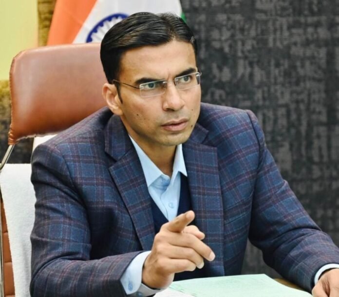 मौहल्ले के बुजुर्ग, बहु-बहनों लिए हिंसा आतंक का पर्याय बने दिव्यकांत लखेड़ा पर गूंडा एक्ट; जिला बदर