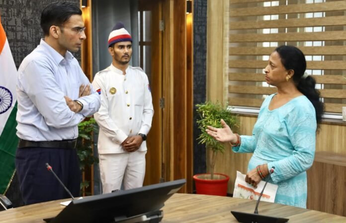 विधवा मॉं ने बेटों के दुर्व्यव्यहार, मारपीट के चलते बीते दिनों डीएम से लगाई थी गुहारः