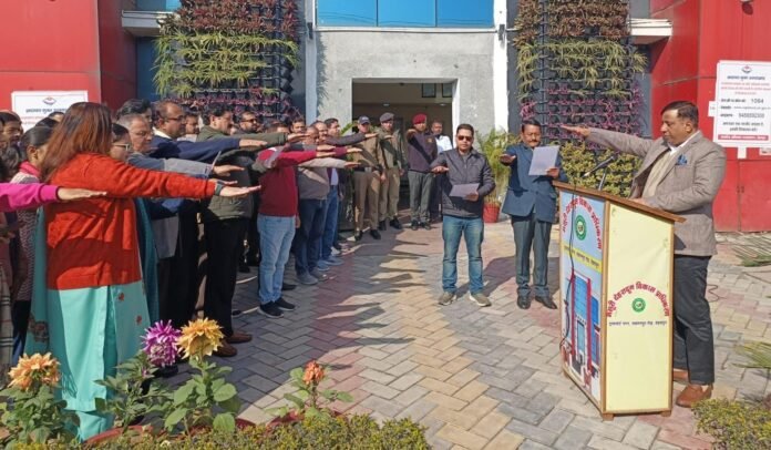 16वें राष्ट्रीय मतदाता दिवस पर एमडीडीए में शपथ कार्यक्रम आयोजित लोकतंत्र की मजबूती में मतदाता की निर्णायक भूमिका : बंशीधर तिवारी