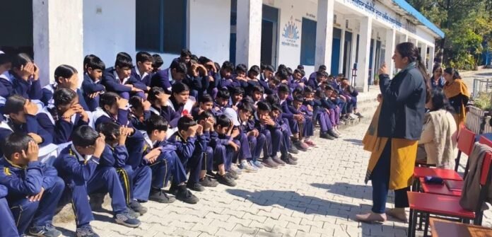 डीएम सविन बंसल के निर्देशन में रायपुर क्षेत्र के विद्यालयों में बाल अधिकारों पर चलाया जागरूकता अभियान